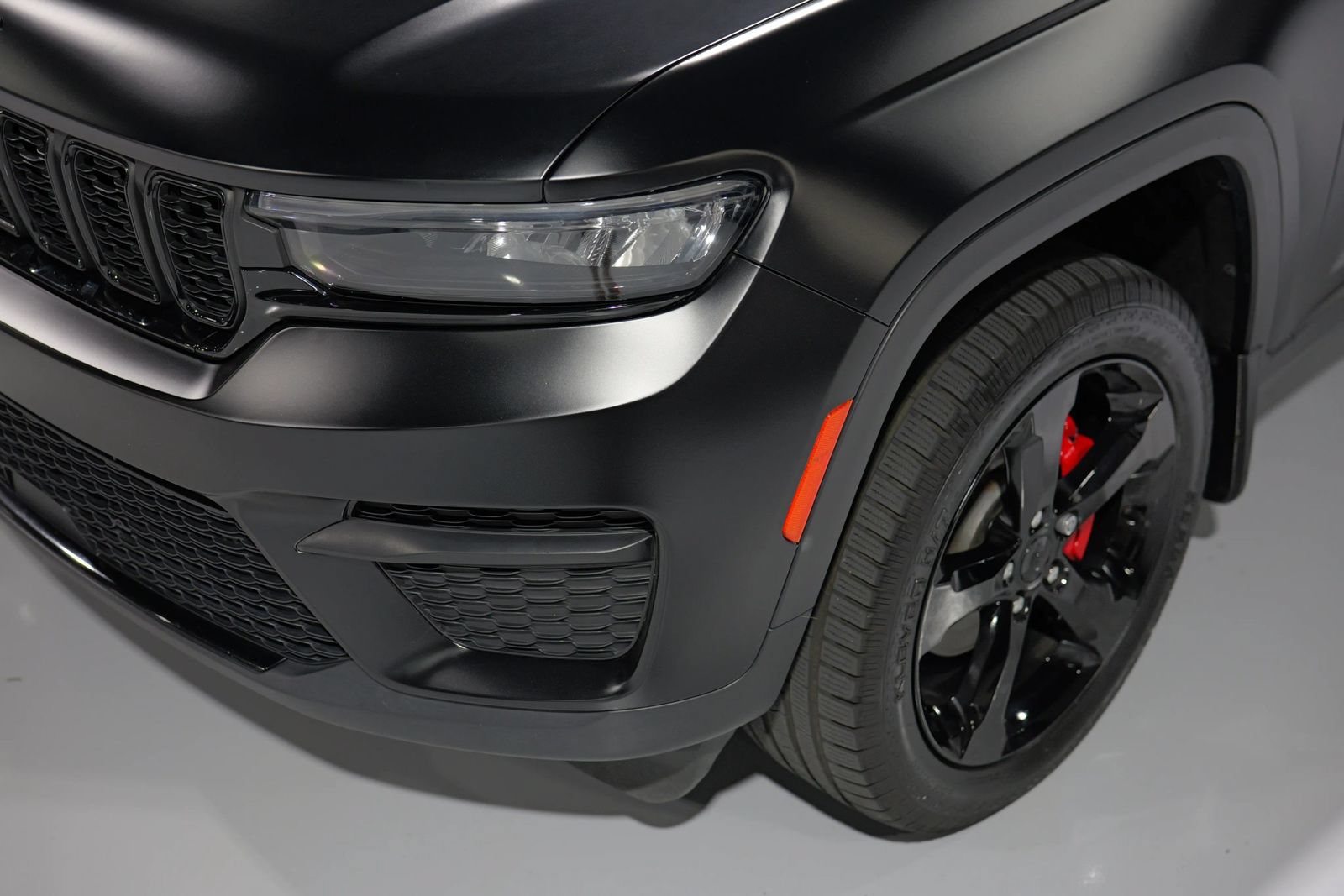 Used 2023 Jeep Grand Cherokee Altitude AWD/4WD image 8
