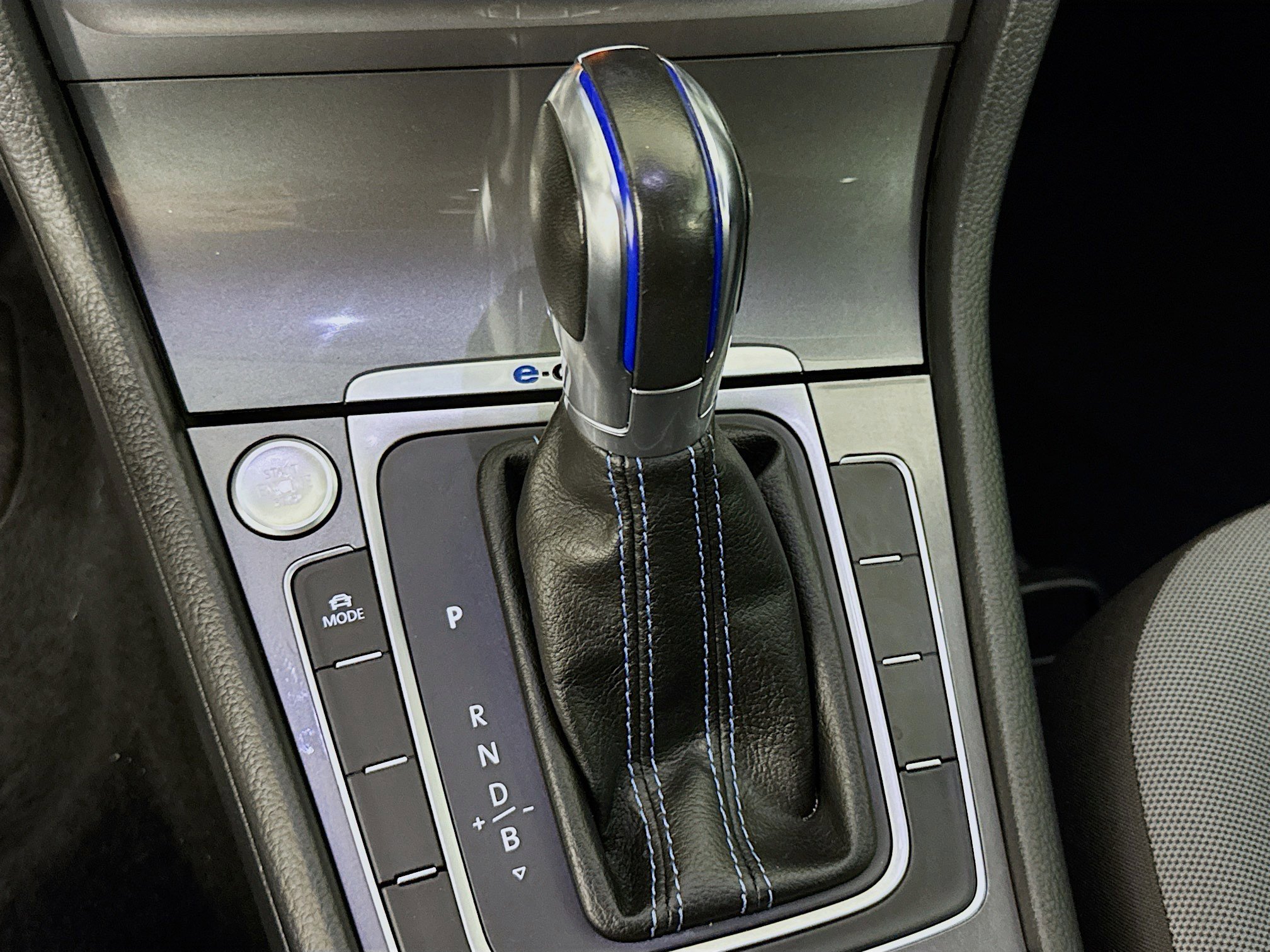 Used 2016 Volkswagen e-Golf SE w/ DC Fast Charging Package image 17