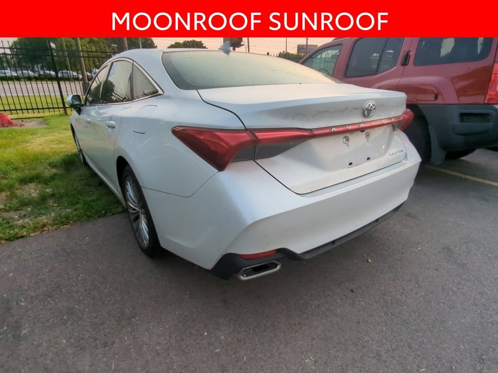 Used 2019 Toyota Avalon Limited w/ Four Season Floor Mat Package FWD image 4