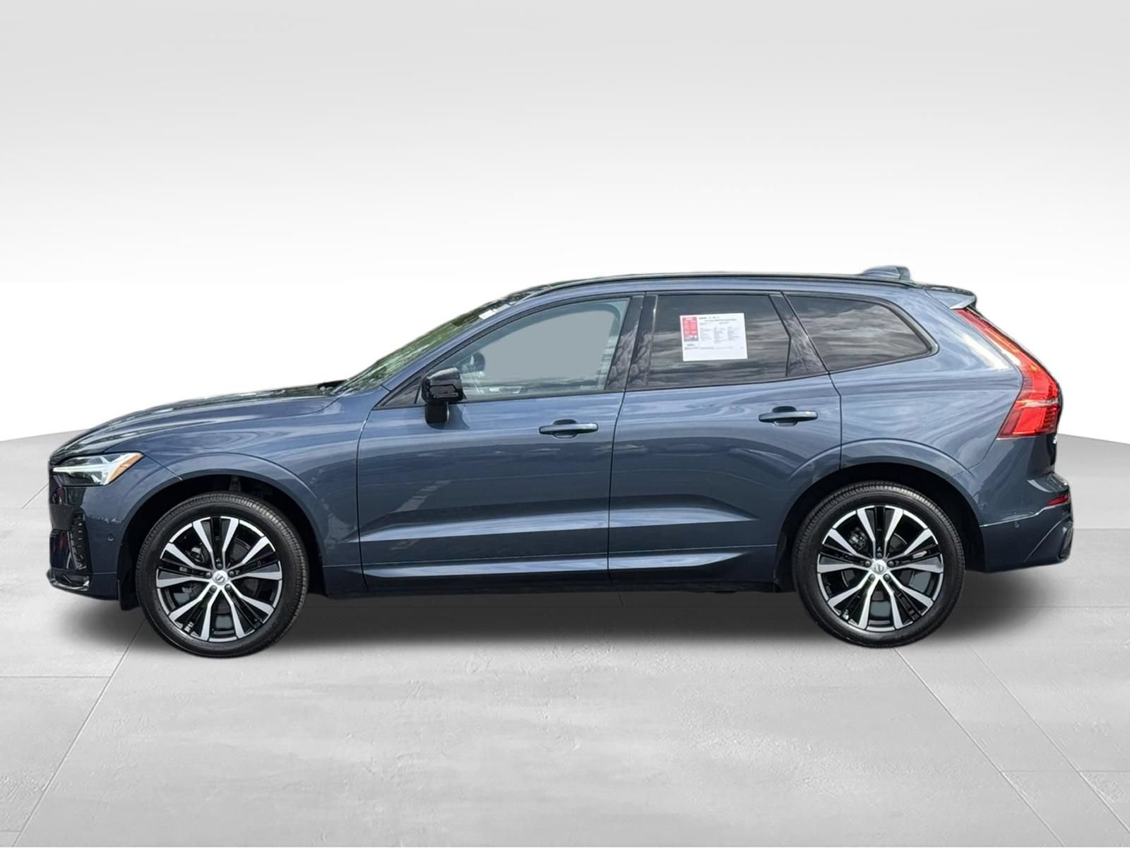 Used 2023 Volvo XC60 B5 Plus w/ Climate Package AWD/4WD image 8