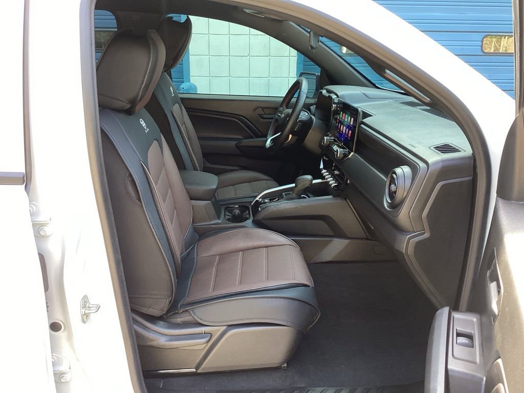 Used 2025 Chevrolet Colorado W/T w/ Advanced Trailering Package image 30