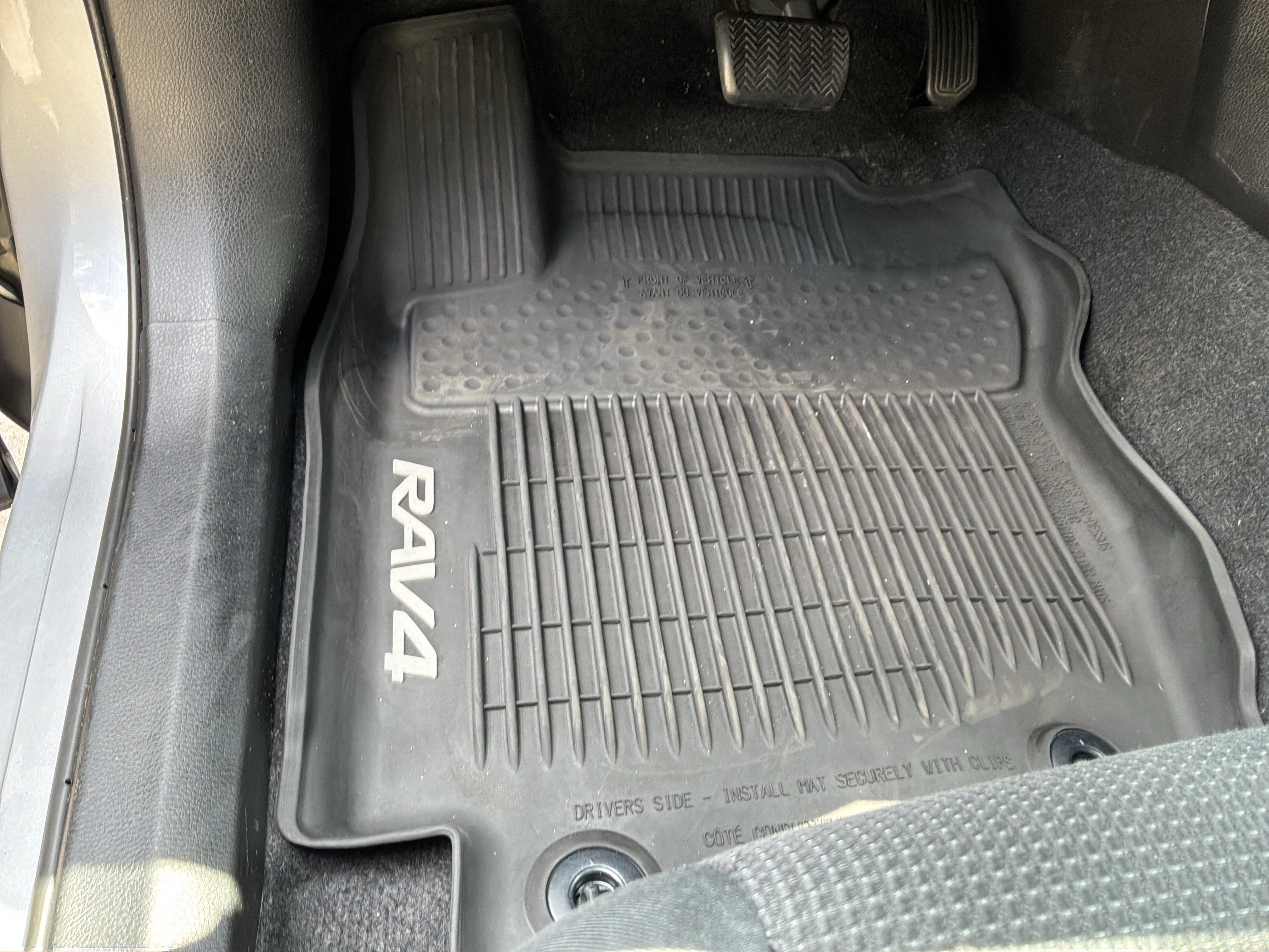Used 2016 Toyota RAV4 XLE AWD/4WD image 17