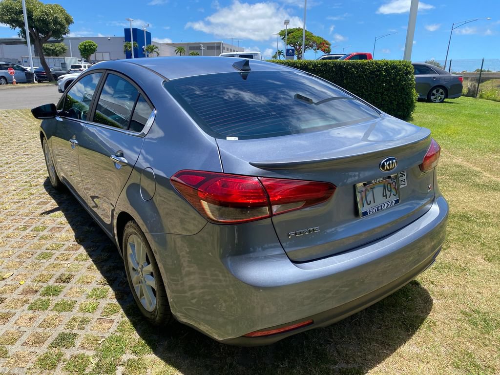 Used 2017 Kia Forte S w/ S Premium Package FWD image 5
