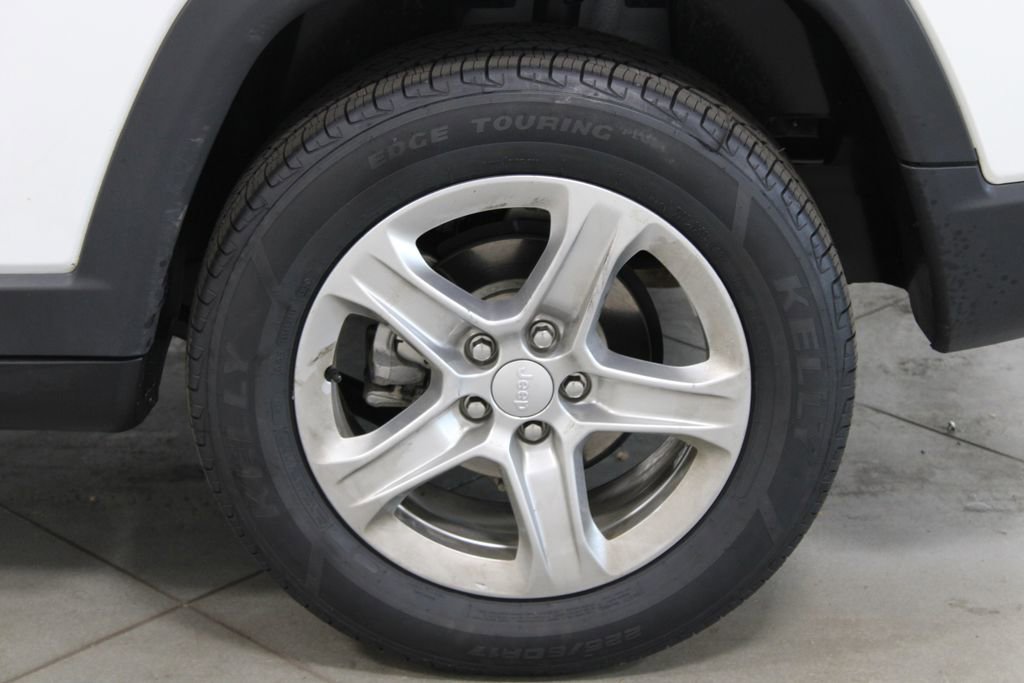 Used 2024 Jeep Compass Latitude image 17