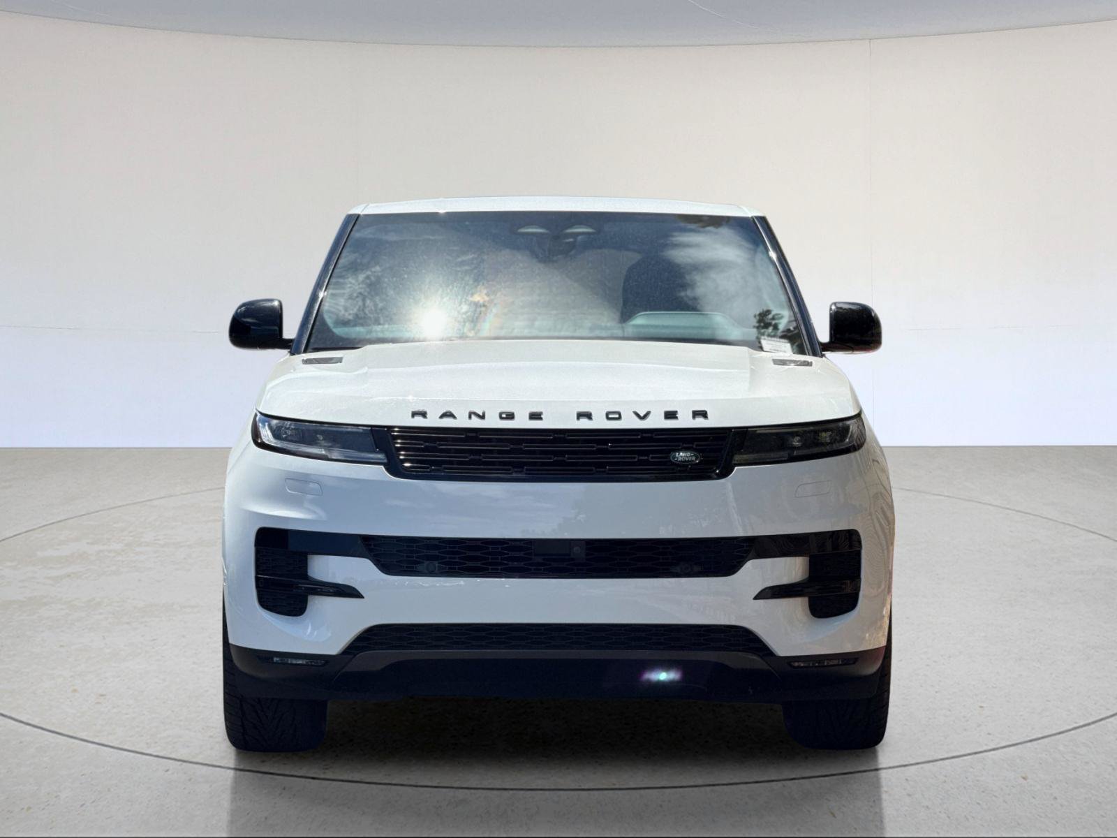 Used 2025 Land Rover Range Rover Sport SE AWD/4WD image 9