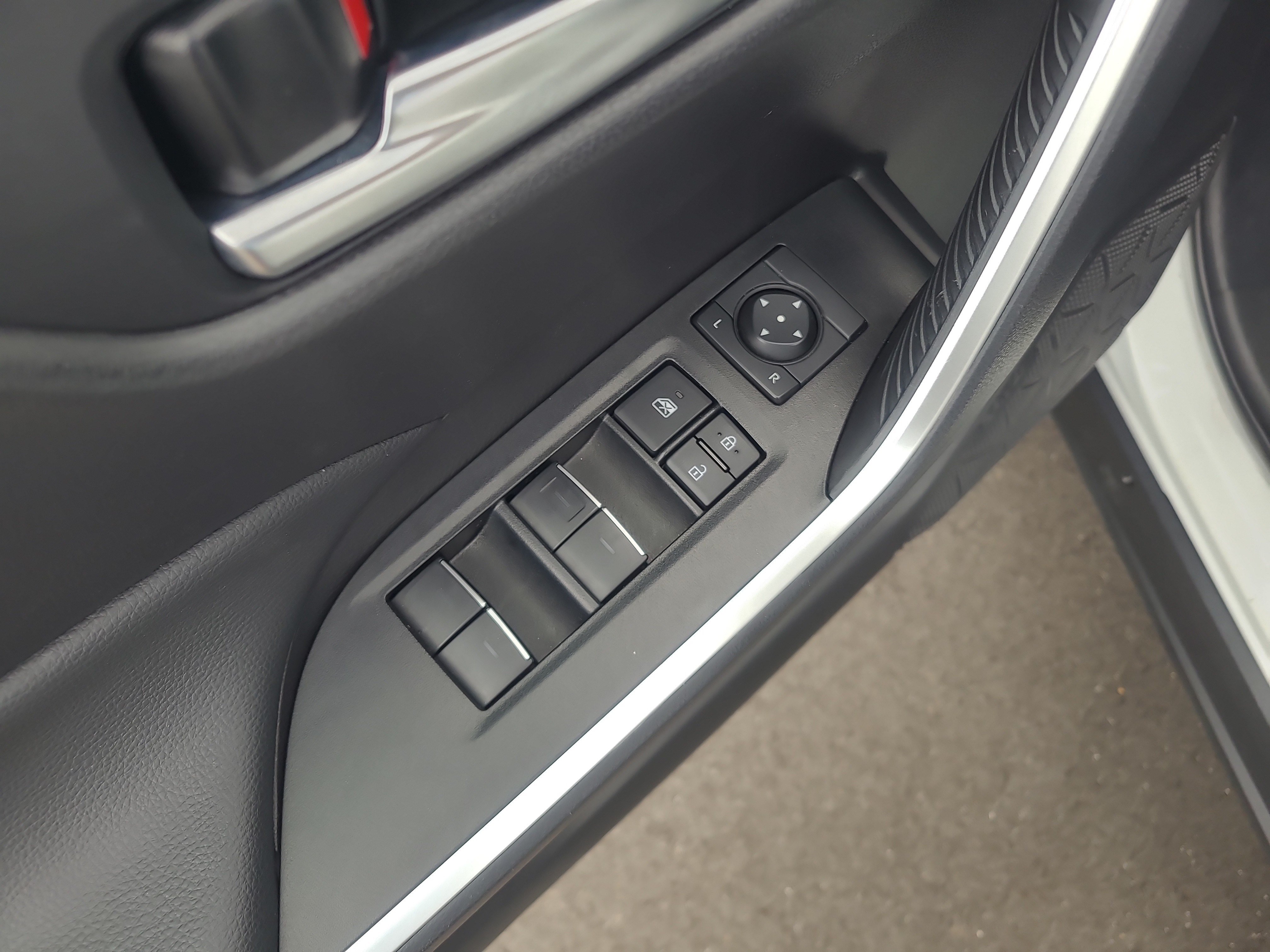 Certified 2025 Toyota RAV4 XLE AWD/4WD image 13