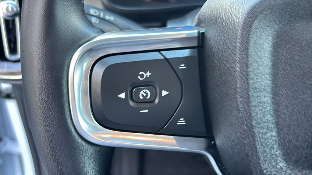 Certified 2026 Volvo XC40 B5 Plus AWD/4WD image 18
