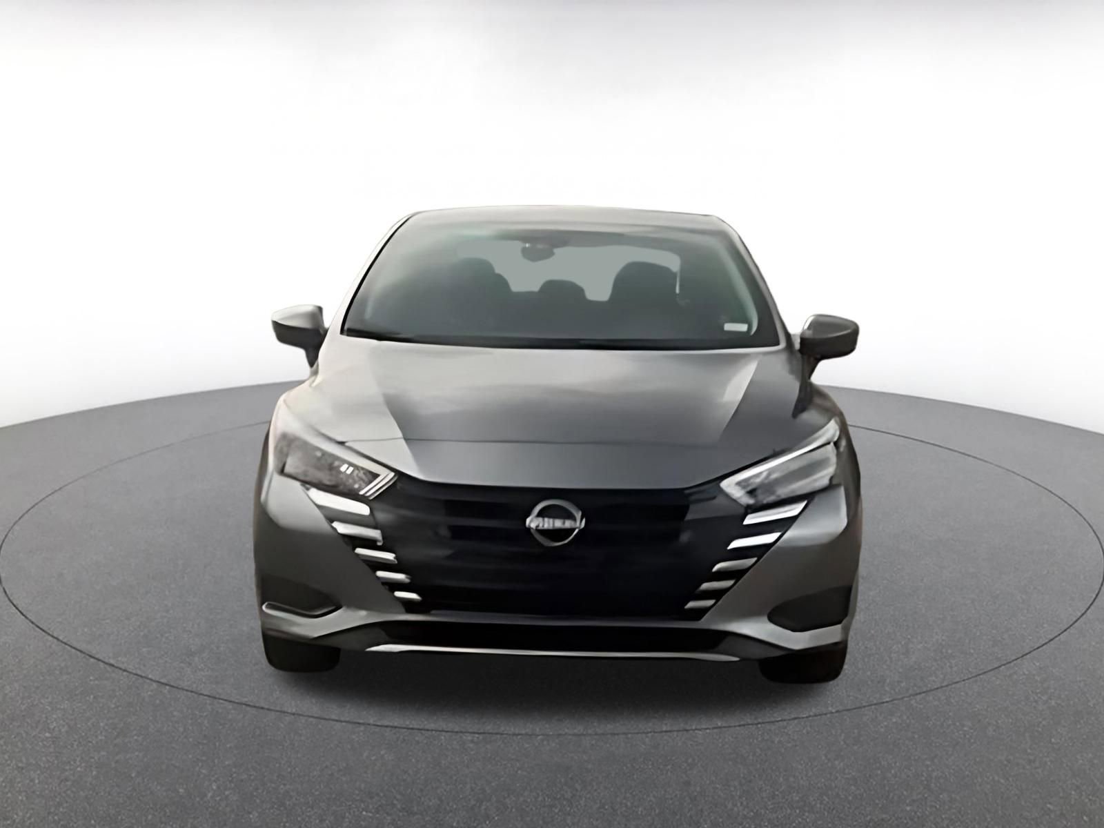 Used 2025 Nissan Versa SV image 2