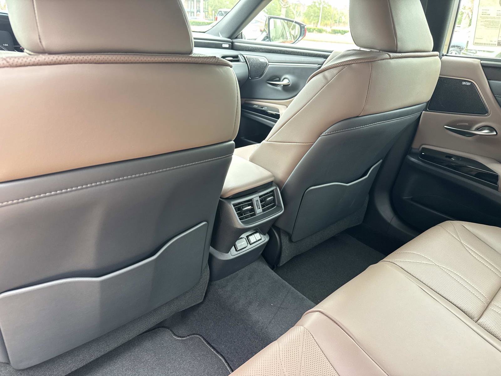 New 2025 Lexus ES 350 Ultra Luxury image 12