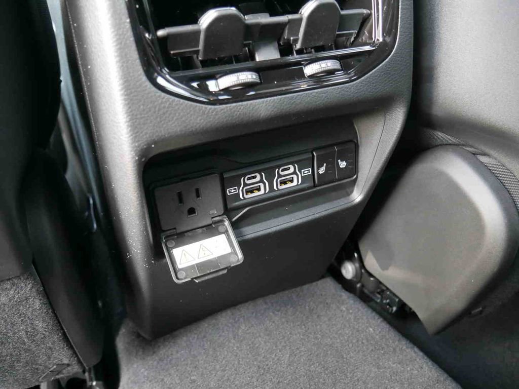 New 2025 Jeep Grand Cherokee Limited w/ Luxury Tech Group II image 15