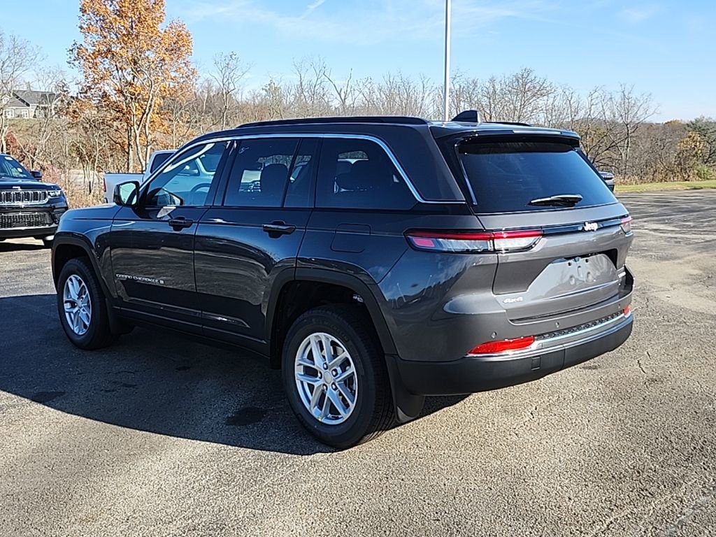 New 2025 Jeep Grand Cherokee Laredo X w/ Luxury Tech Group I AWD/4WD image 5