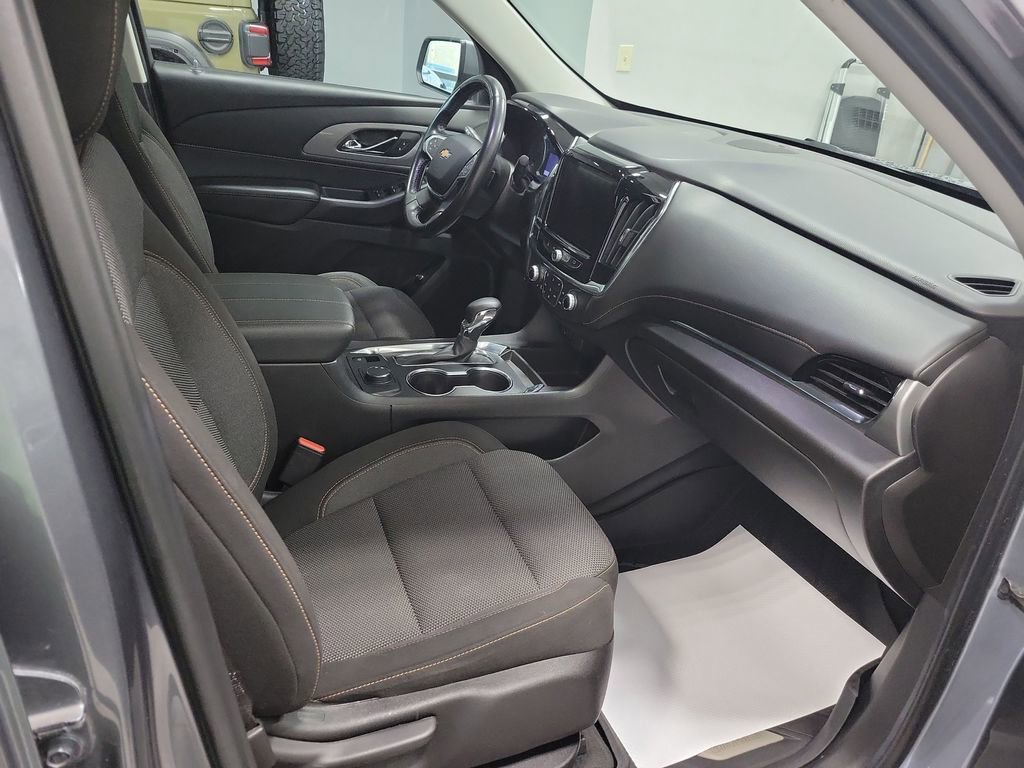 Used 2021 Chevrolet Traverse LT image 17