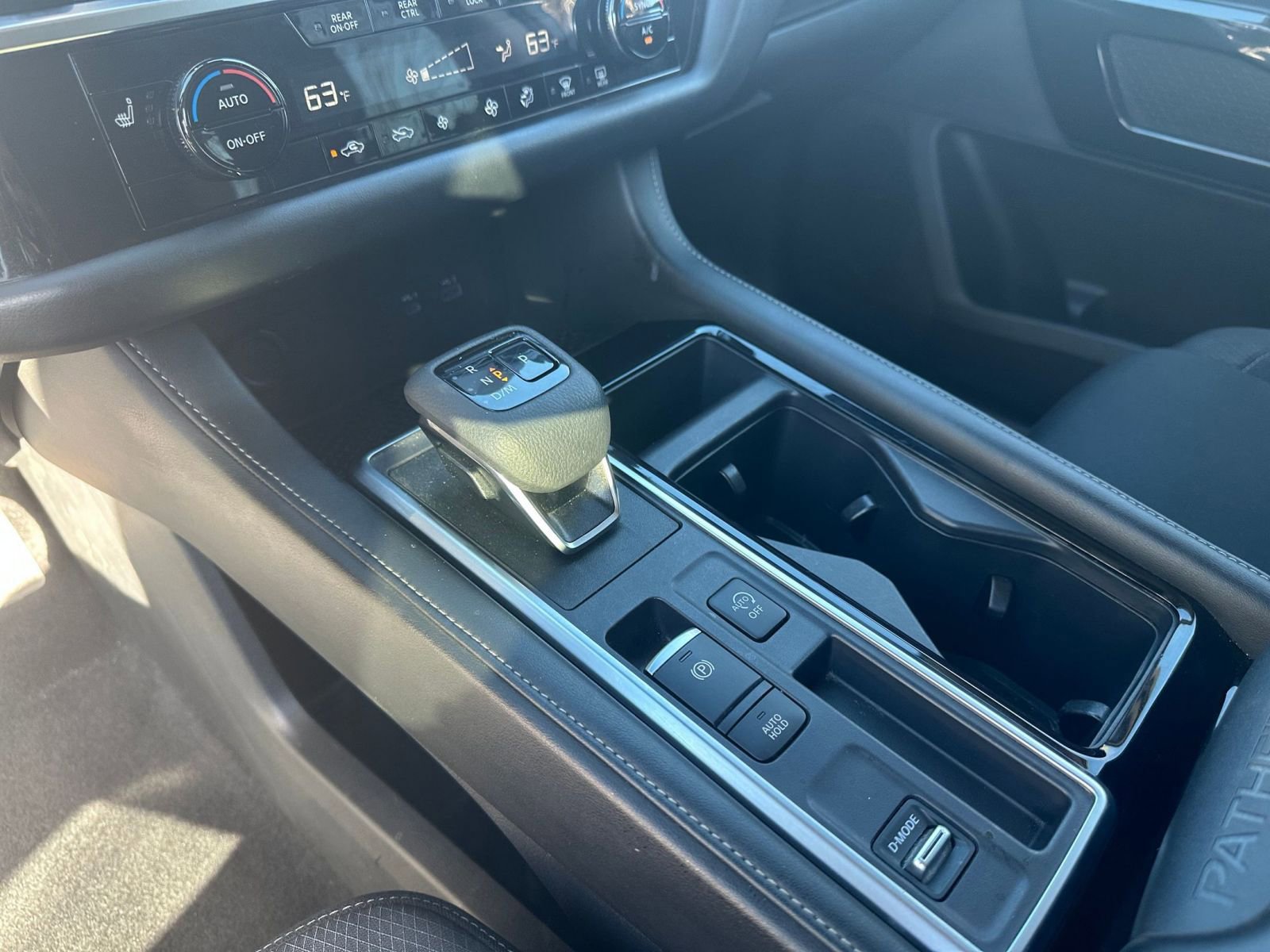 Used 2025 Nissan Pathfinder SV image 44