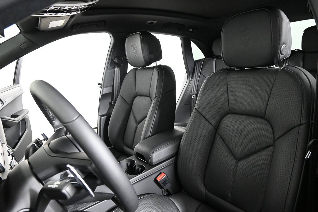 New 2026 Porsche Macan image 5