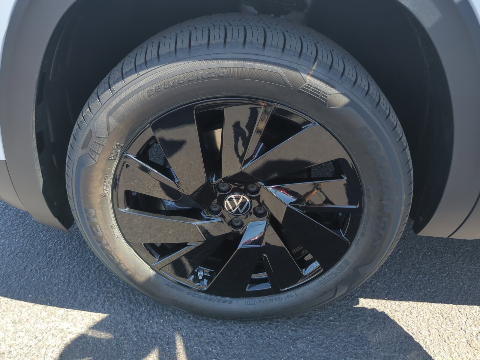 New 2026 Volkswagen Atlas Cross Sport SE image 25