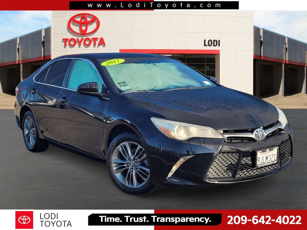 Used 2017 Toyota Camry SE image 1
