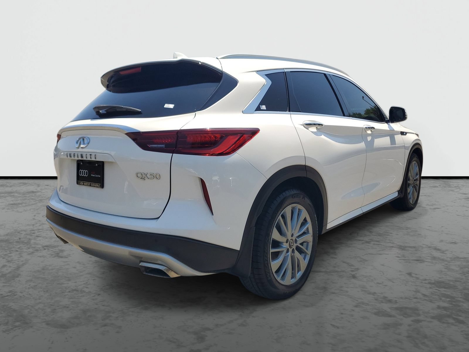 Used 2023 INFINITI QX50 Luxe FWD image 4