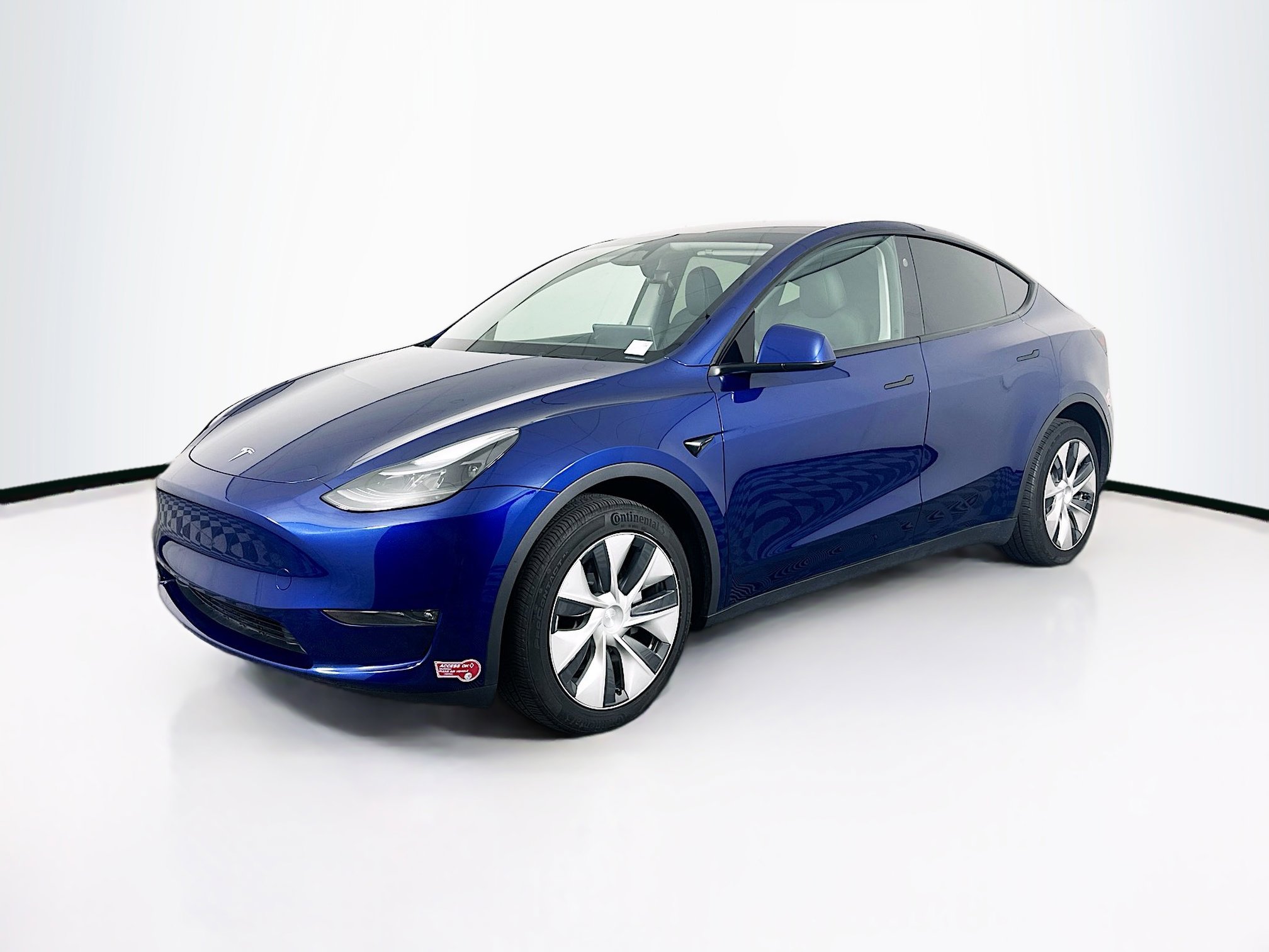 Used 2024 Tesla Model Y Long Range AWD/4WD image 3