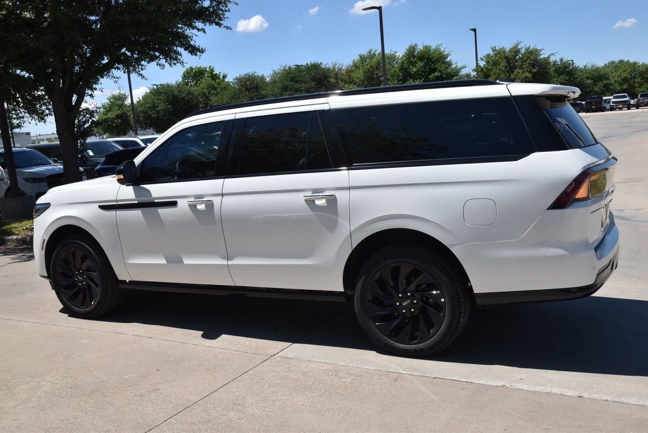 New 2026 Lincoln Navigator L Reserve w/ Jet Appearance Package AWD/4WD image 40
