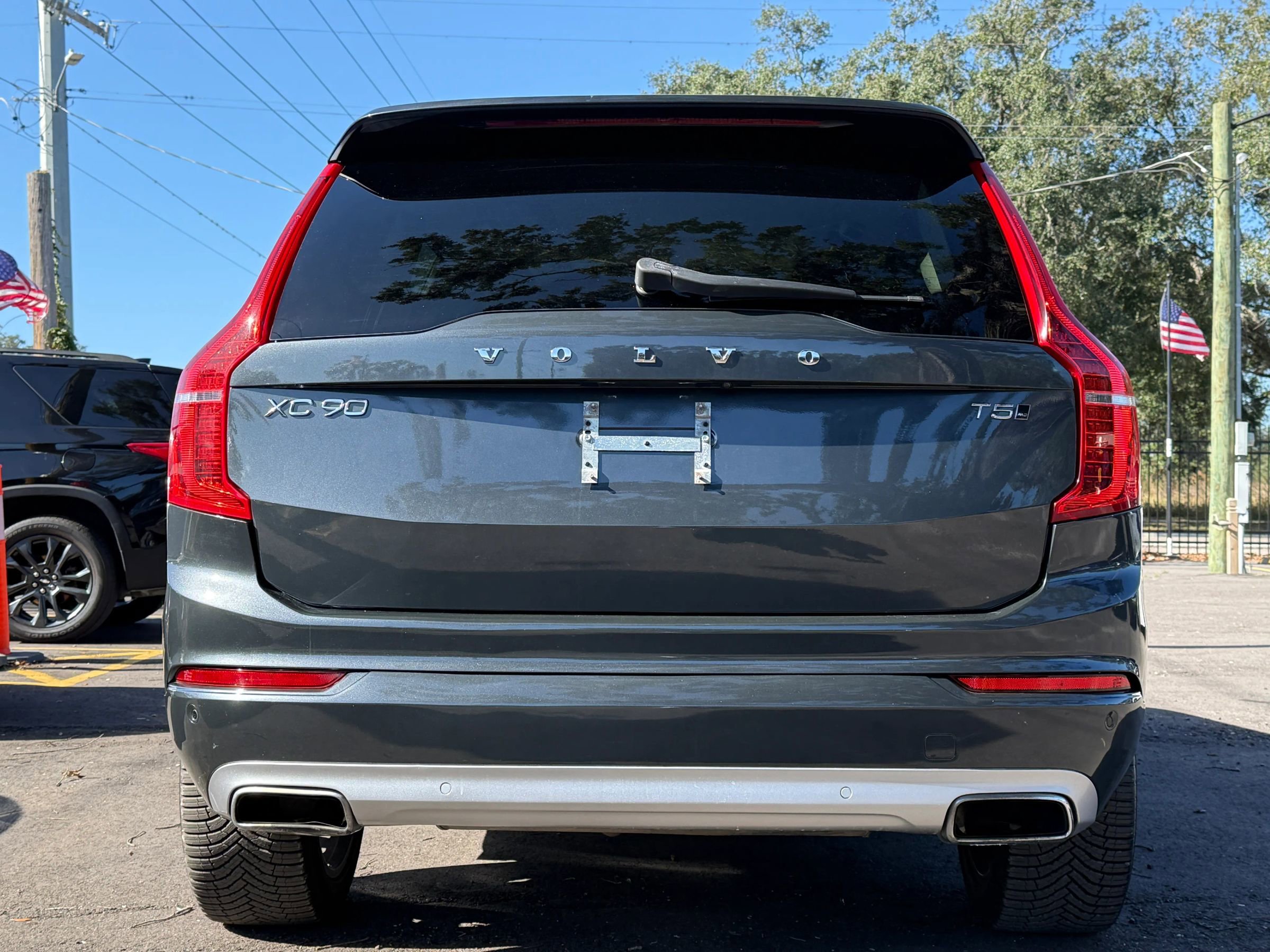 Used 2022 Volvo XC90 T5 Momentum w/ Climate Package image 5