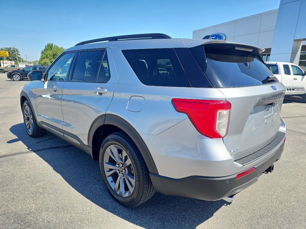 Used 2023 Ford Explorer XLT w/ Equipment Group 202A AWD/4WD image 8