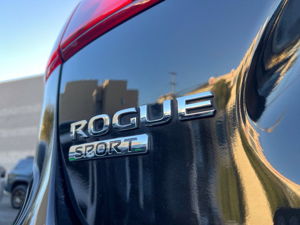 Used 2017 Nissan Rogue Sport SL w/ SL Premium Package FWD image 10