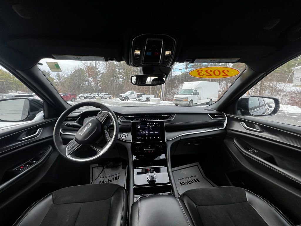 Used 2023 Jeep Grand Cherokee L Laredo image 10