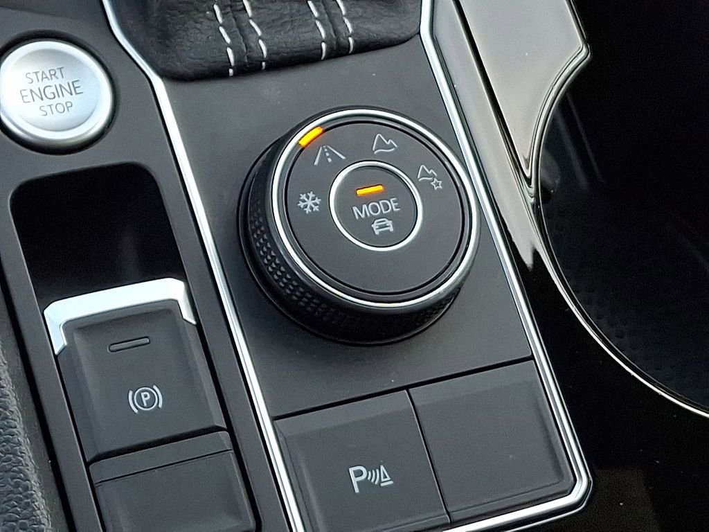 Certified 2023 Volkswagen Atlas Cross Sport SE w/ Panoramic Sunroof Package AWD/4WD image 26
