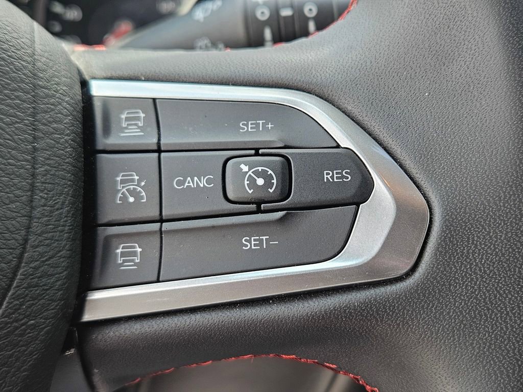 Used 2025 Jeep Compass Trailhawk AWD/4WD image 32