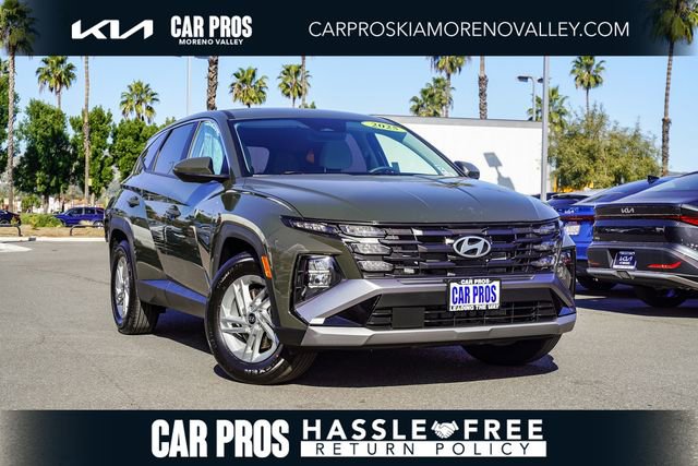 Used 2025 Hyundai Tucson SE image 1
