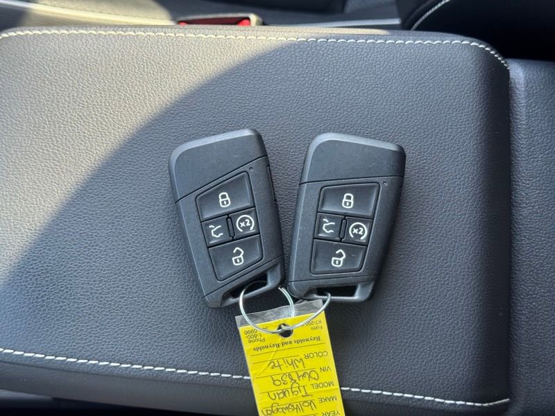 Used 2023 Volkswagen Tiguan SEL R-Line image 41