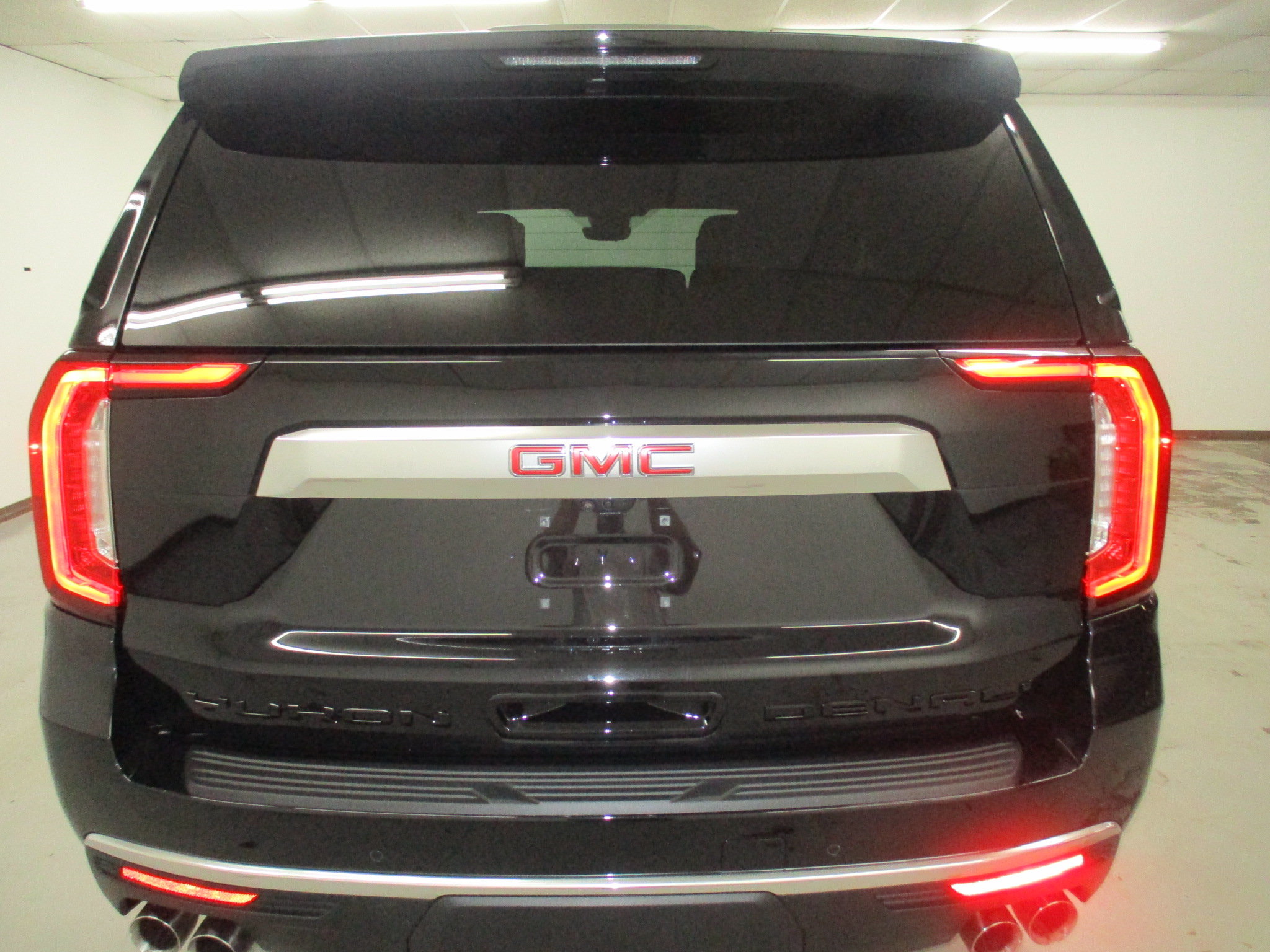 Certified 2024 GMC Yukon Denali w/ Advanced Technology Package AWD/4WD image 7