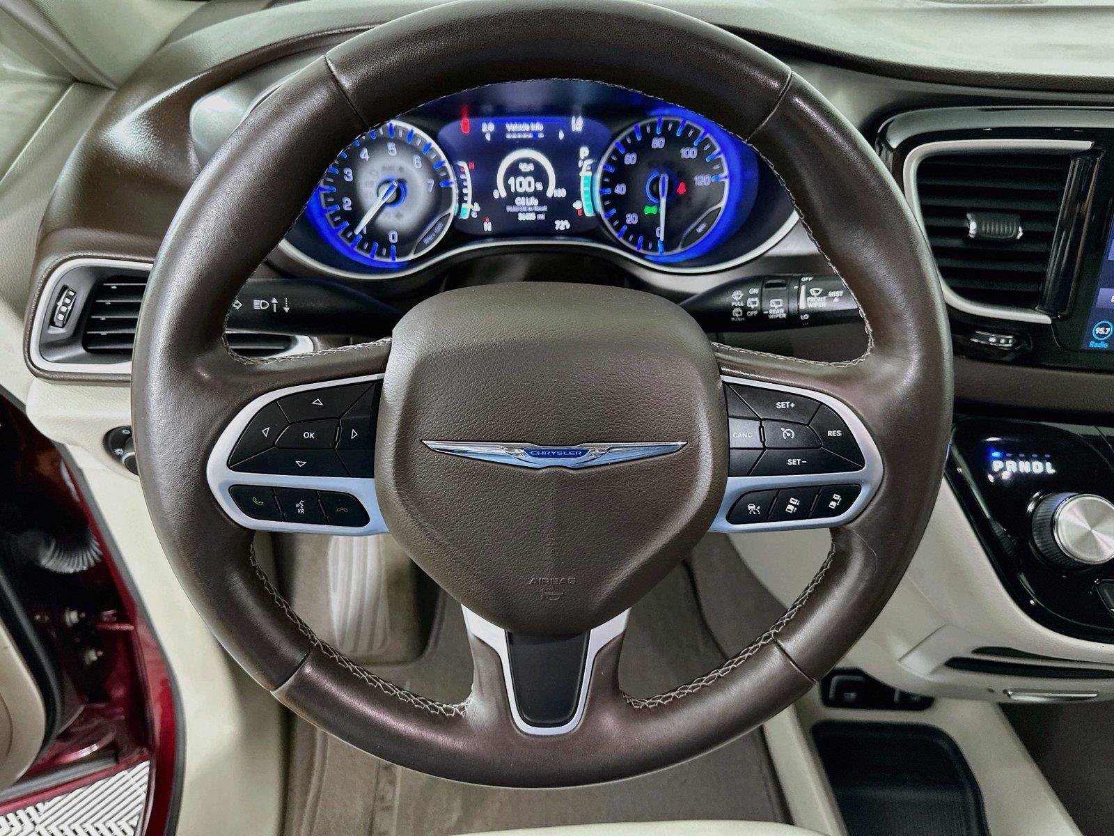 Used 2018 Chrysler Pacifica Touring-L w/ Advanced Safetytec Group FWD image 18