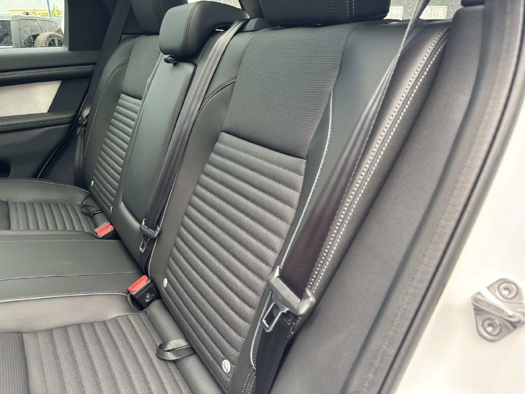 New 2026 Land Rover Discovery Sport Landmark AWD/4WD image 15