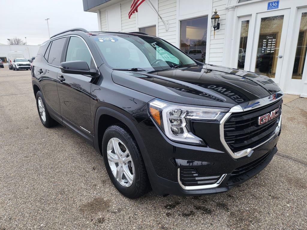 Certified 2023 GMC Terrain SLE w/ Driver Convenience Package image 3