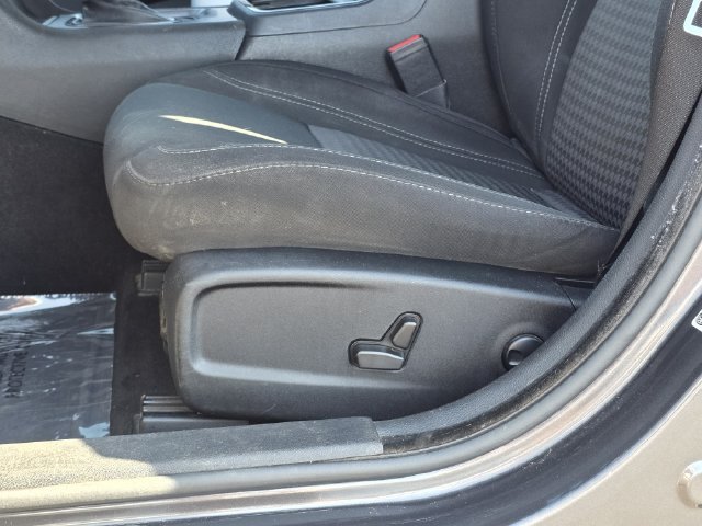 Used 2023 Dodge Charger SXT w/ Blacktop Package RWD image 15