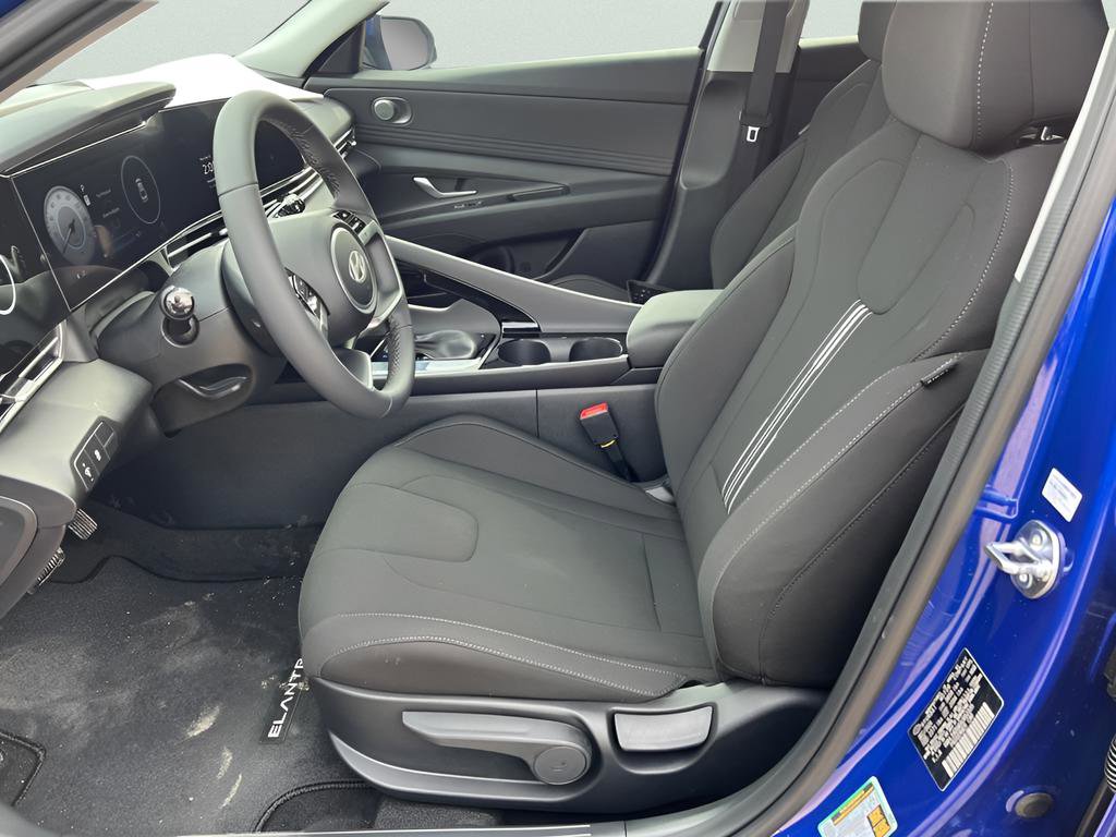 Used 2025 Hyundai Elantra SEL w/ Cargo Package image 21
