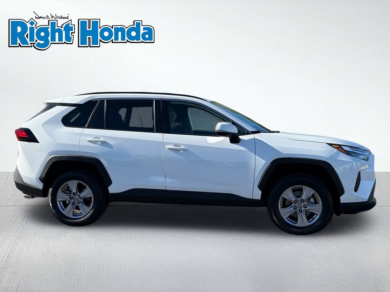Used 2025 Toyota RAV4 XLE AWD/4WD image 9