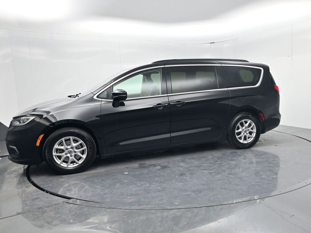 Used 2022 Chrysler Pacifica Touring-L image 4