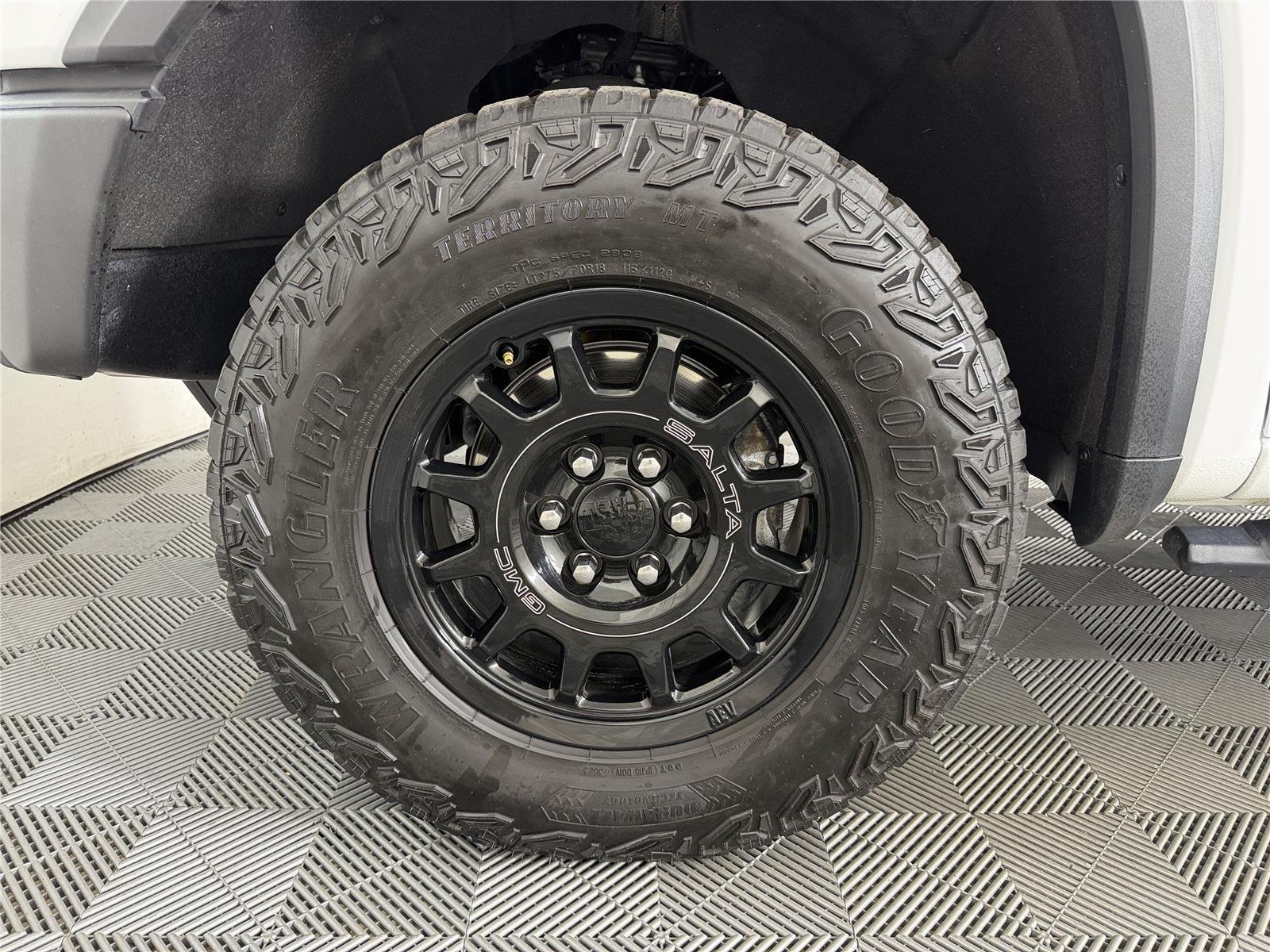 Certified 2024 GMC Sierra 1500 AT4X w/ AT4X AEV Edition AWD/4WD image 9