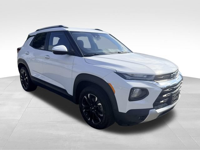 Used 2022 Chevrolet TrailBlazer LT w/ Convenience Package FWD image 3
