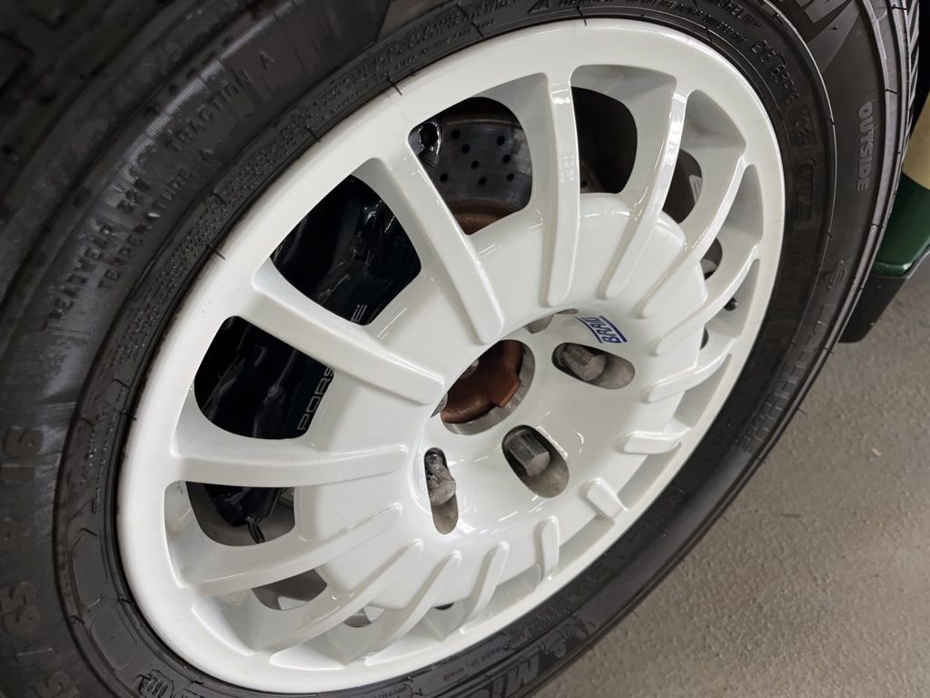 Used 1995 Porsche 911 Carrera 4 image 11