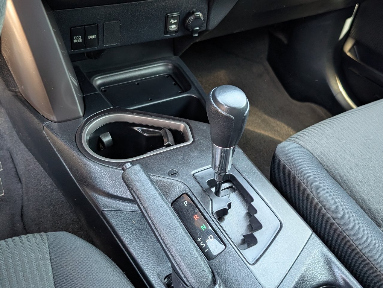 Used 2017 Toyota RAV4 LE w/ Carpet Mat Package FWD image 16
