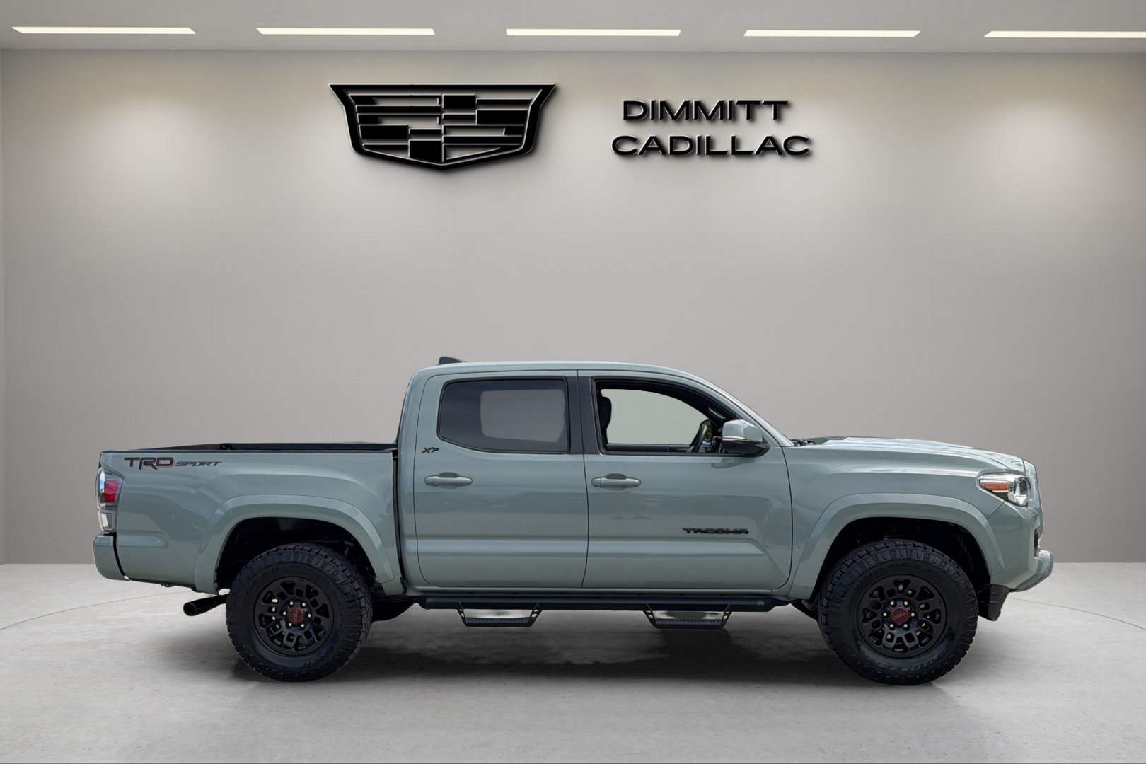 Used 2022 Toyota Tacoma TRD Sport w/ Technology Package RWD image 4