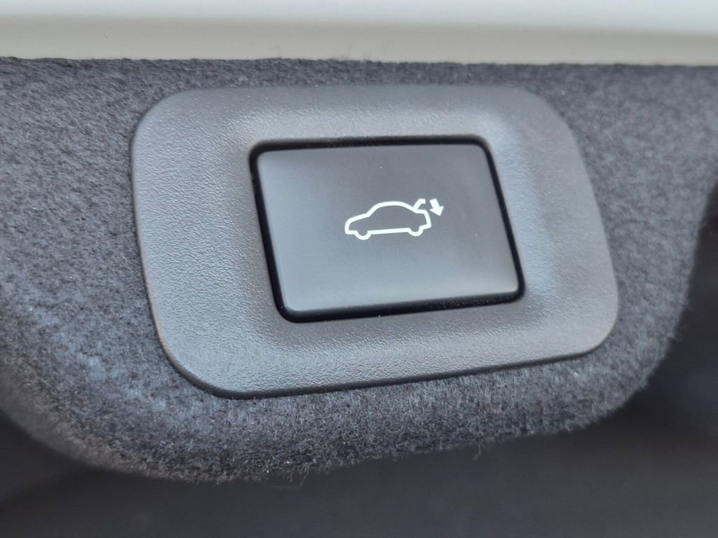 Used 2025 Toyota Crown Platinum w/ Carpet Mat Package (TMS) AWD/4WD image 17