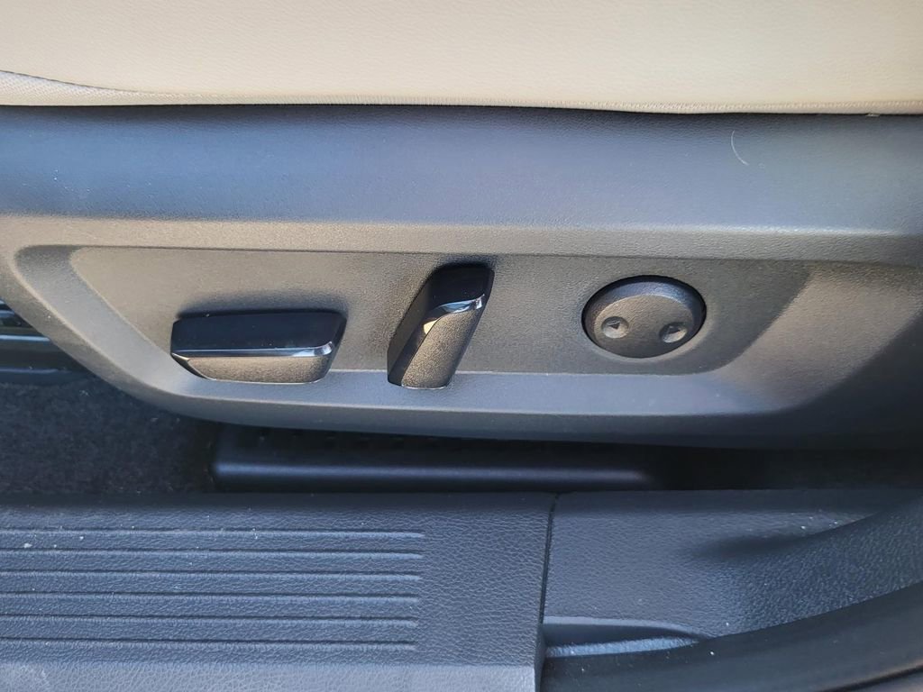 Used 2023 Nissan Rogue SL w/ SL Premium Package image 19