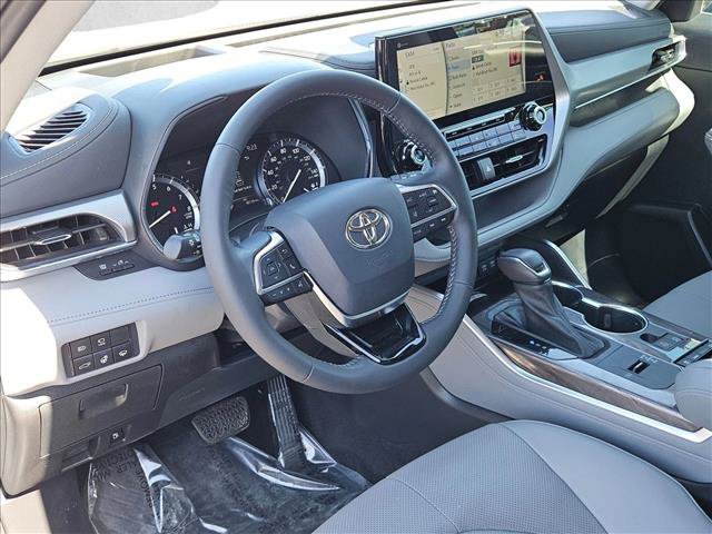 Used 2021 Toyota Highlander Platinum FWD image 13