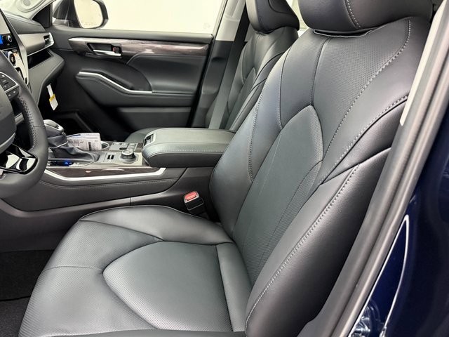 New 2026 Toyota Highlander Limited image 26