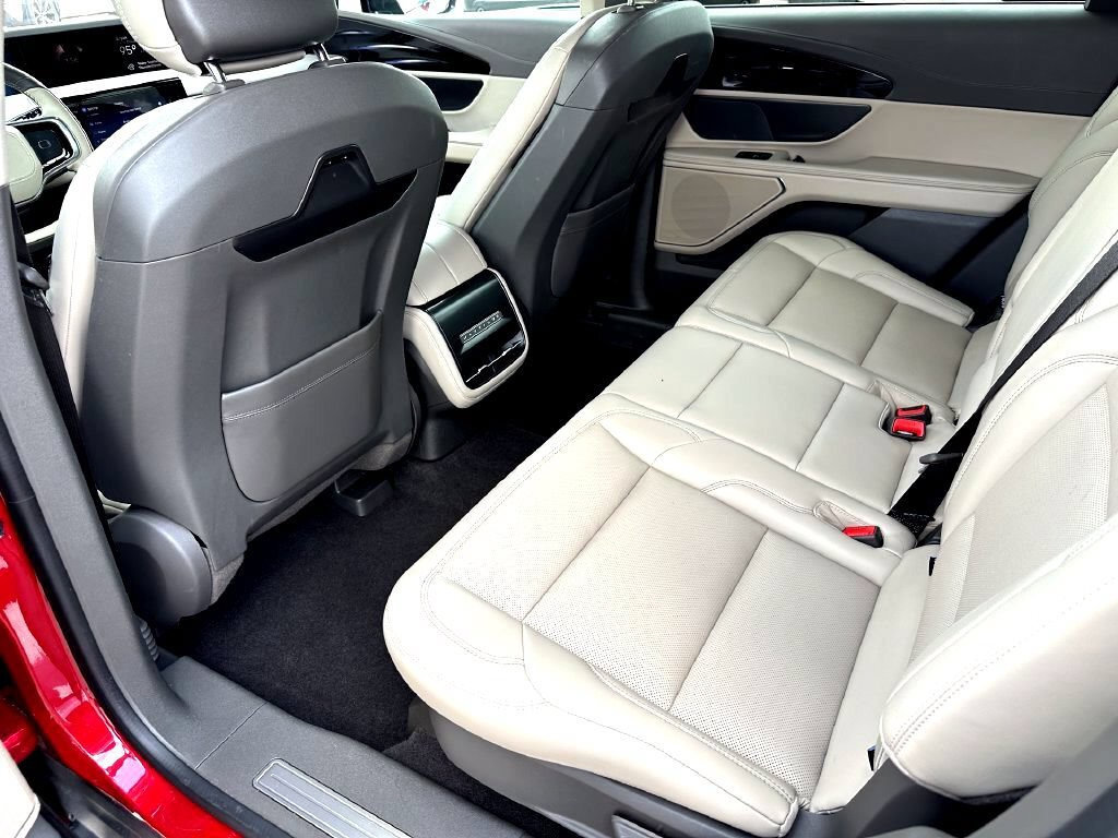 Used 2024 Lincoln Nautilus Premier AWD/4WD image 25