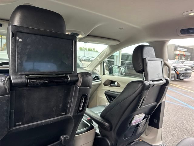 Used 2017 Chrysler Pacifica Touring-L Plus w/ Tire & Wheel Group FWD image 10